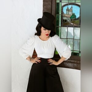 La Femme En Noir Salem Blouse